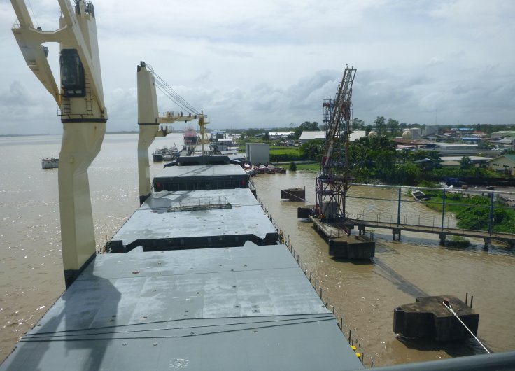 Discharging Wheat in Paramaribo